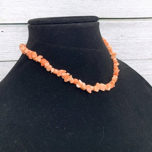 Coral Pink Orange Shell Necklace With Barrel Screw Clasp @16"L - Picture 3 of 4